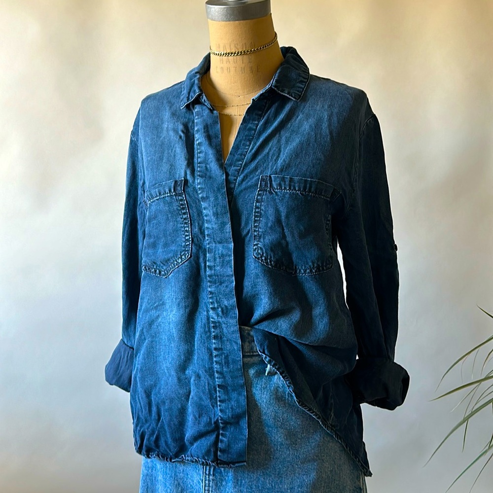 Cloth & Stone Dark Wash Chambray Button-Down Shirt with Split Back, Small